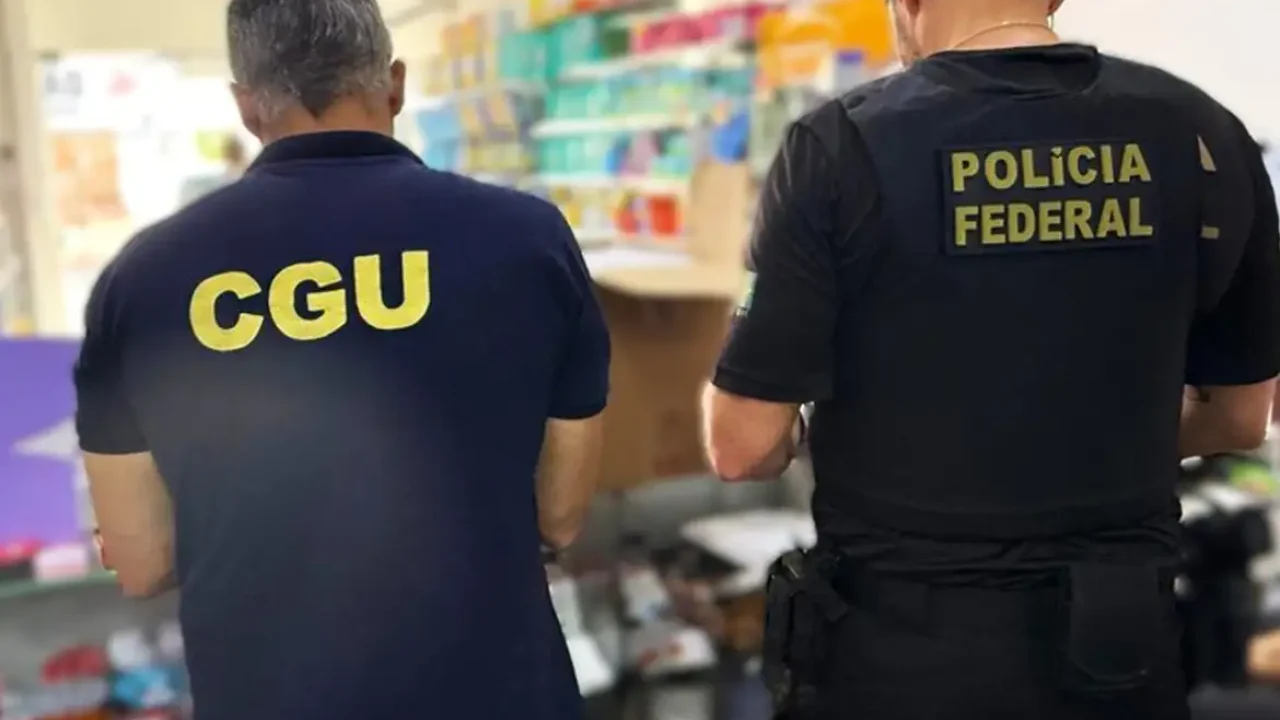 Agentes da CGU e da PF. (Foto: PF/Divulgação)
