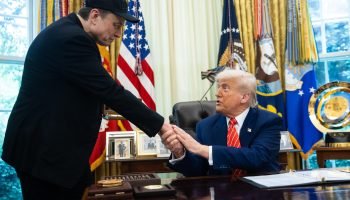 Trump avalia restabelecer internet no Irã com ajuda da Starlink