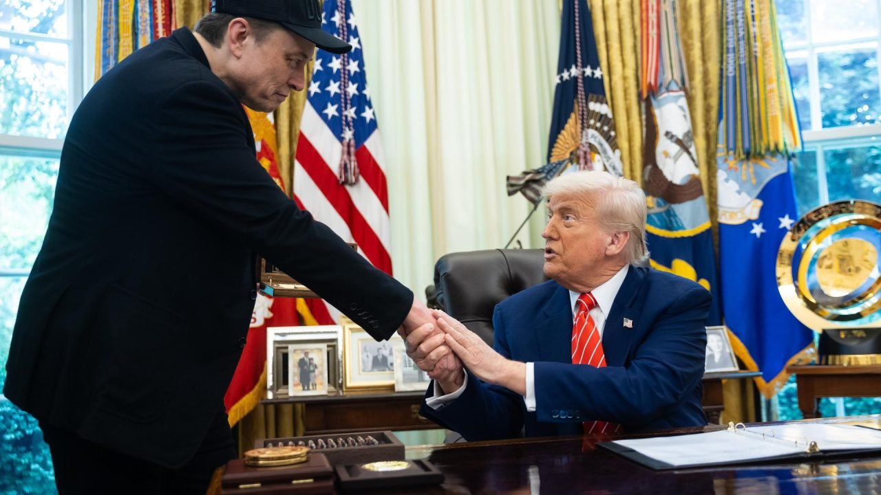 Trump avalia restabelecer internet no Irã com ajuda da Starlink