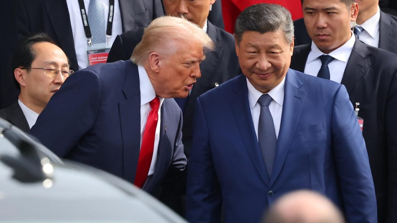 China acusa EUA de acelerar cenário de guerra e sanciona empresas