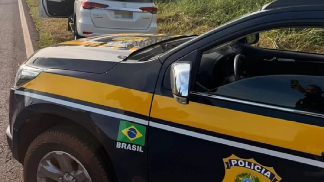 Toyota SW4 com registro de furto foi recuperada pela PRF durante fiscalização na