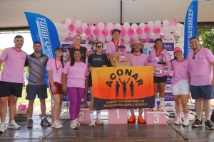 Foto: Prefeito, secretarias, vereadores e atletas - Foto: Prefeitura de Bataypor