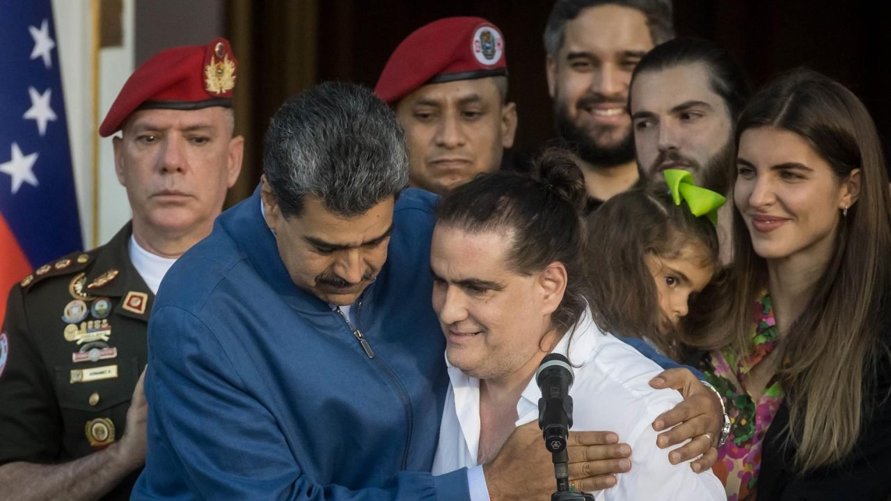 Ditadora interina da Venezuela demite ministro apontado como laranja de Maduro