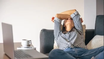 Ficar muito tempo parado pode afetar a saúde — Foto: Ficar muito tempo parado po