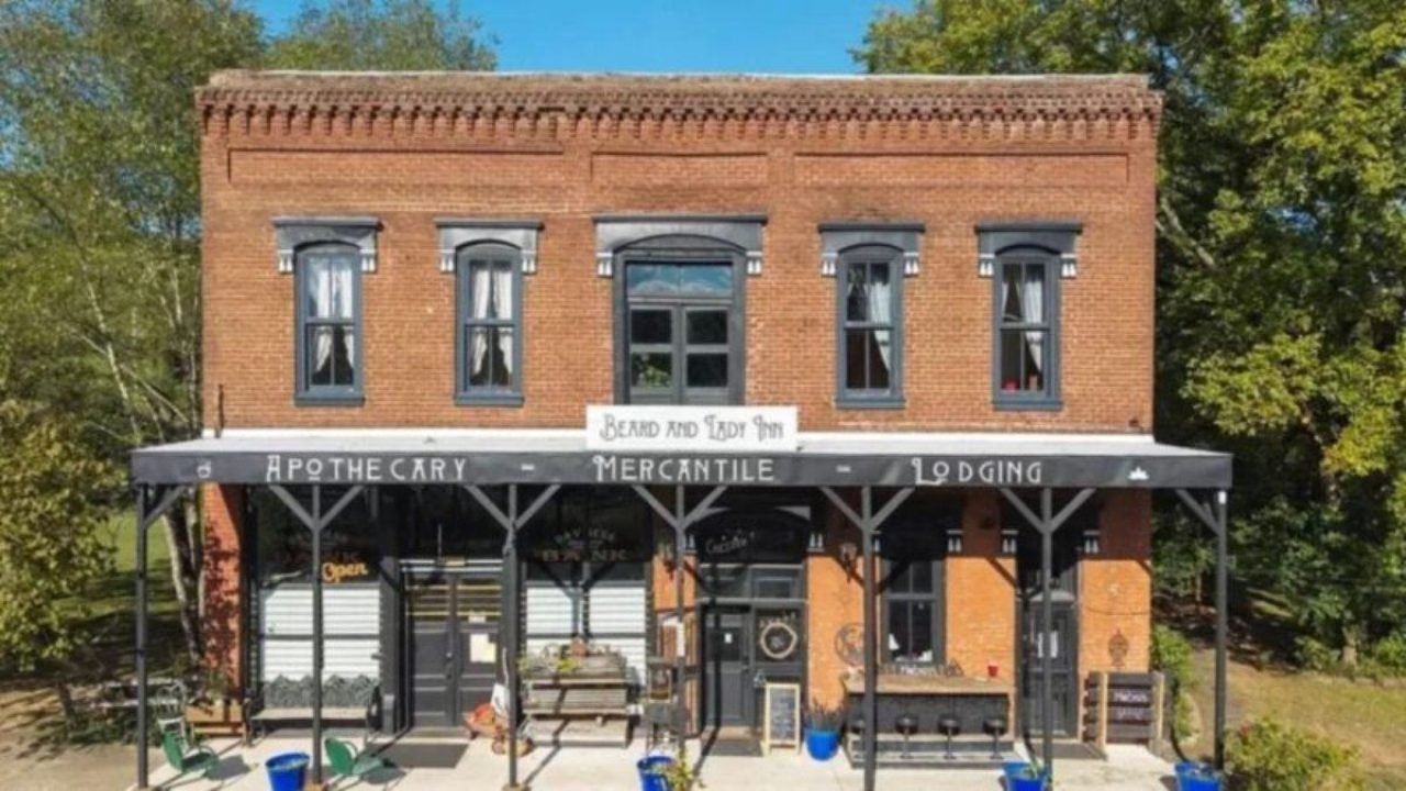 Hotel fantasma famoso é colocado à venda por R$ 10 milhões