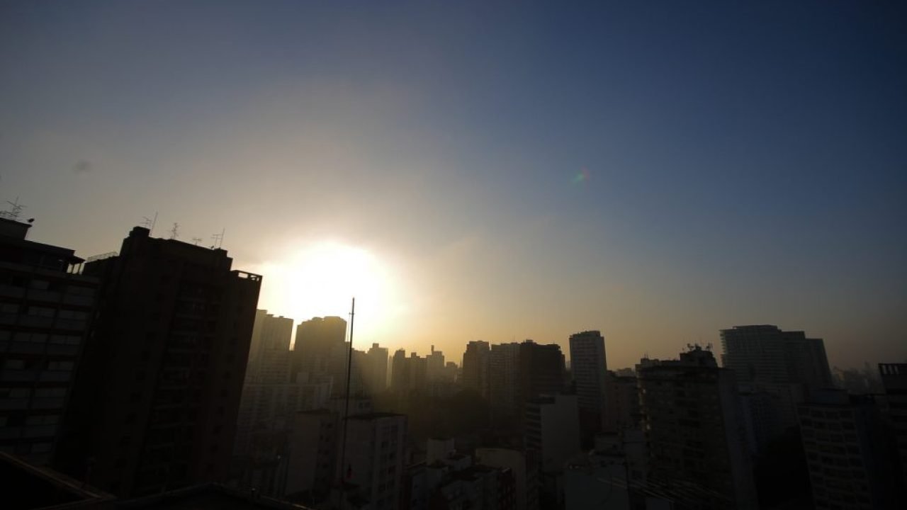 O instituto monitora as condições no Oceano Pacífico Equatorial, quanto à Temper