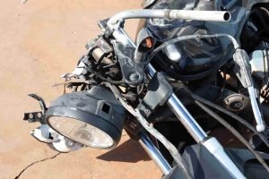 Foto: Acidente envolvendo motociclista – imagem ilustrativa. (Henrique Arakaki,