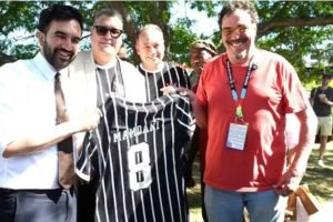 Camisa do corinthians prefeito NY — Foto: Camisa do corinthians prefeito NY Repr