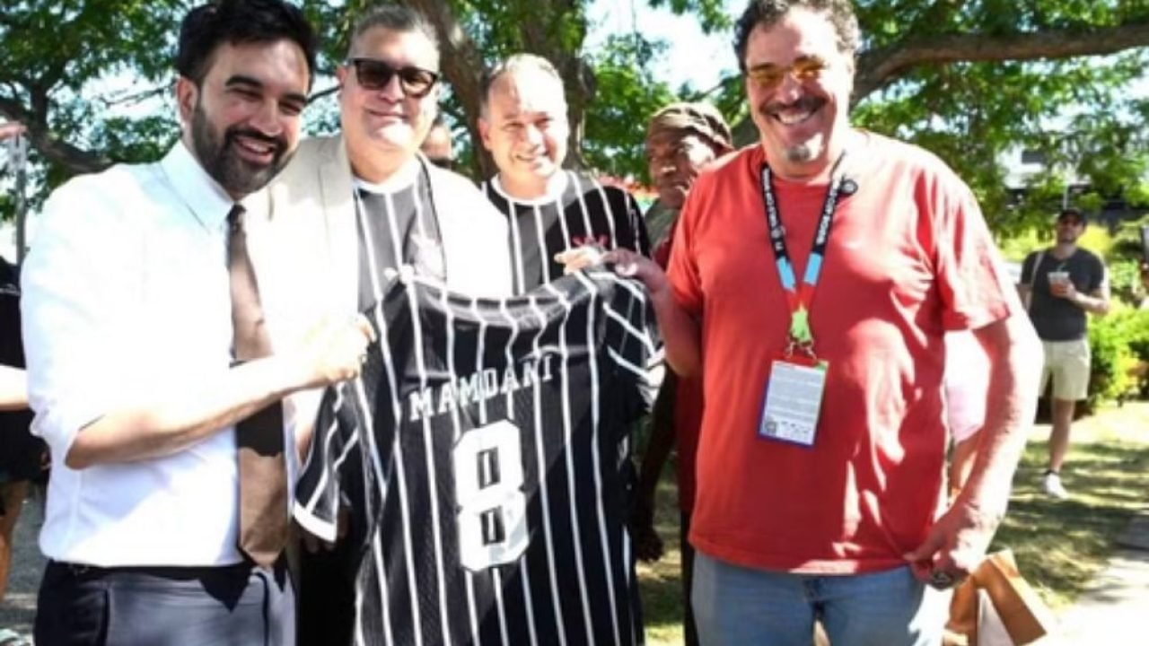 Camisa do corinthians prefeito NY — Foto: Camisa do corinthians prefeito NY Repr
