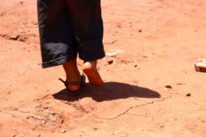 Menino foi levado para a delegacia e, posteriormente, acolhido pelo Conselho Tut