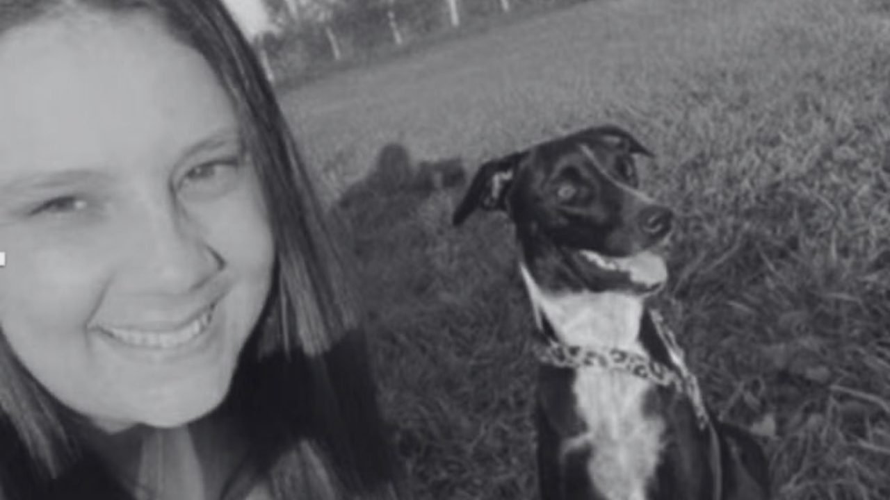 Foto: Julia e a cadela, Pandora. (Foto: Reprodução, Redes Sociais)