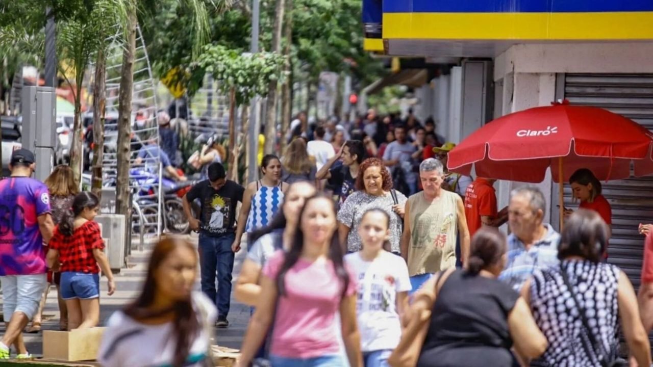 Consumidores no Centro da cidade. — Foto: Consumidores no Centro da cidade. (Fot