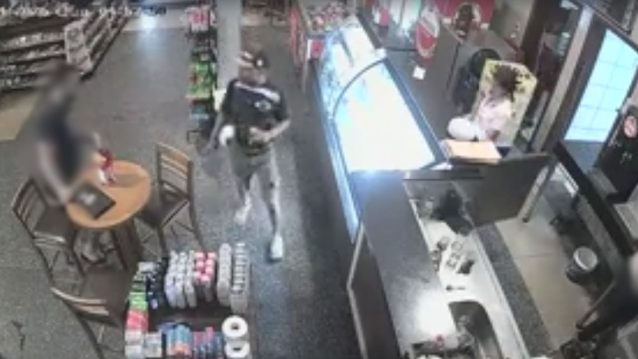 Foto: Vítima e suspeito na churrascaria momentos antes do assassinato. (Reproduç