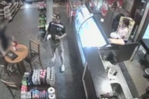 Vítima e suspeito na churrascaria momentos antes do assassinato. (Reprodução, Câ