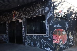 Foto: Conveniência onde aconteceu tiroteio fica na Rua Elias Chacha, no Jardim V