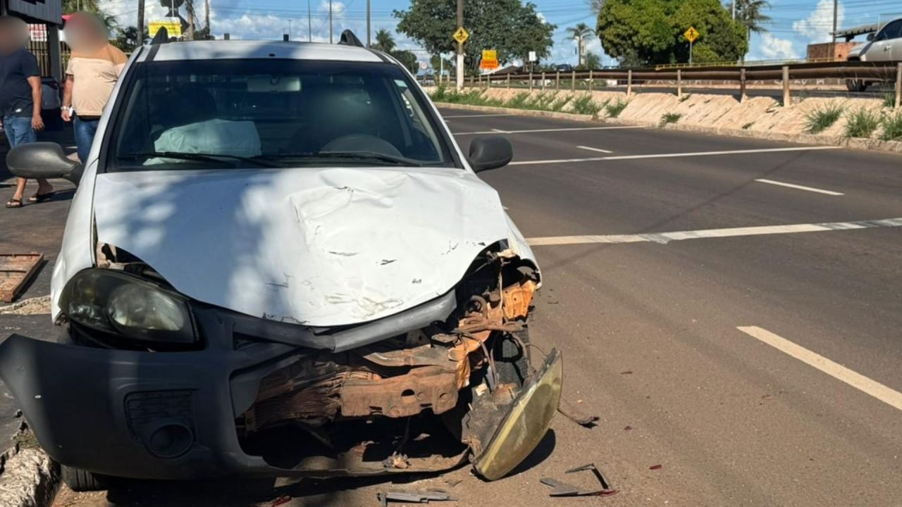 Motorista que dormiu estava na Fiat Strada. — Foto: Motorista que dormiu estava