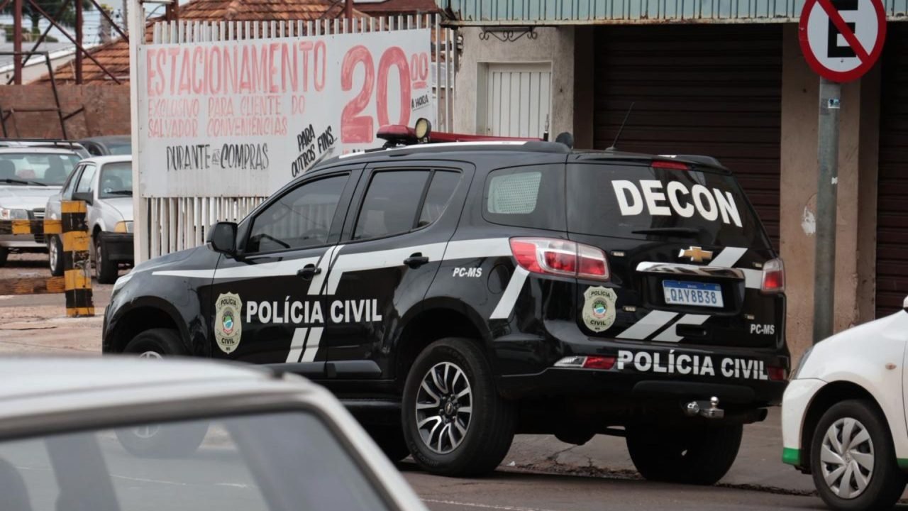 Foto: Decon apreendeu mais de uma tonelada de queijos estragados. (Foto: Madu Li