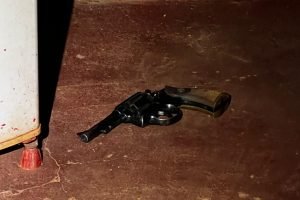Arma encontrada com o suspeito. (Foto: Fala Povo Midiamax)