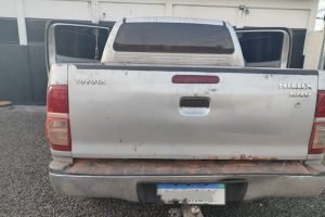 Foto: Caminhonete apreendida. (Reprodução, PM)