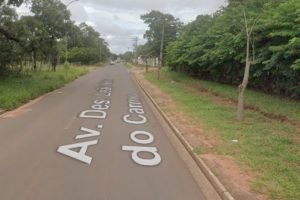 Foto: Jovem conduzia o carro em alta velocidade na ciclovia da Avenida Desembarg