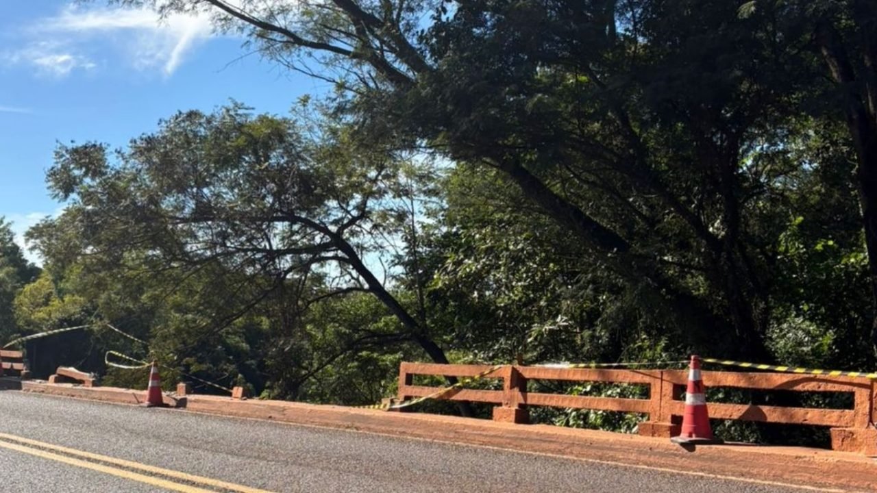 Ponte do Rio Vacaria onde o caminhão caiu. (Foto: Graziela Rezende, Midiamax)