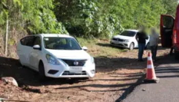 Carro que a mãe e a filha estavam. (Foto: Pietra Dorneles, Jornal Midiamax)