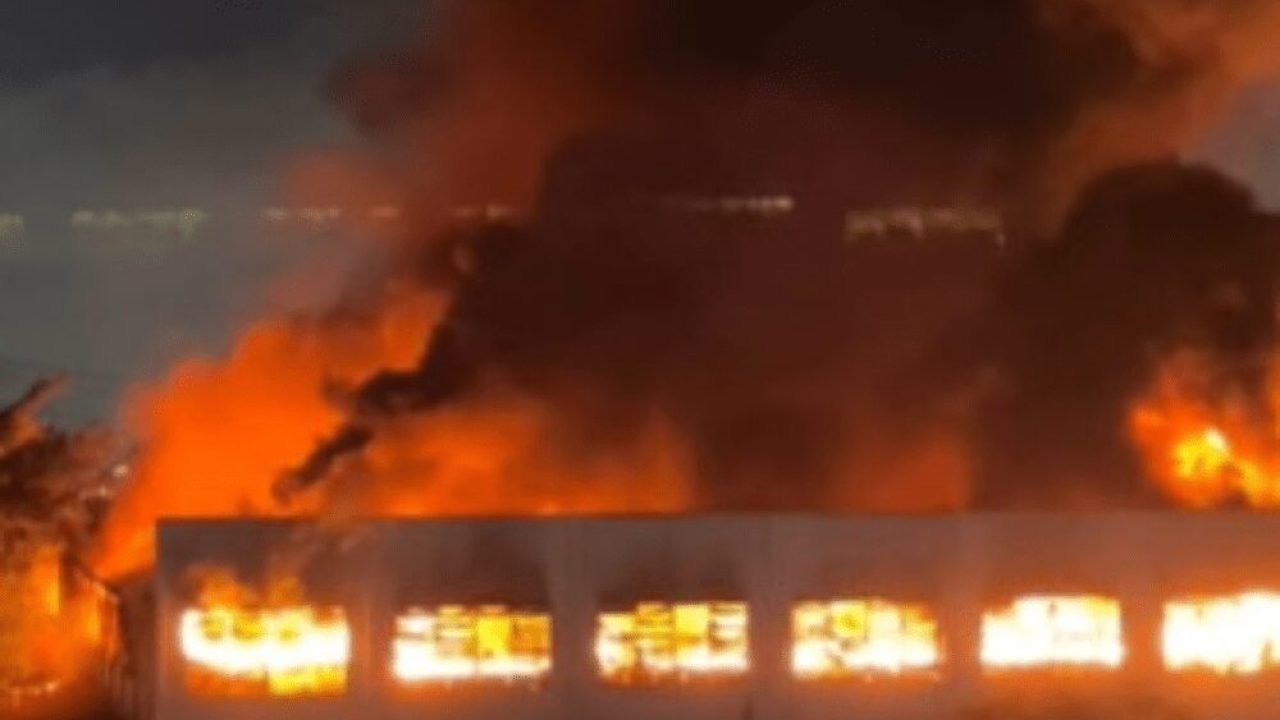 Incêndio na Rua Guaporé, em Guarulhos — Foto: Incêndio na Rua Guaporé, em Guarul