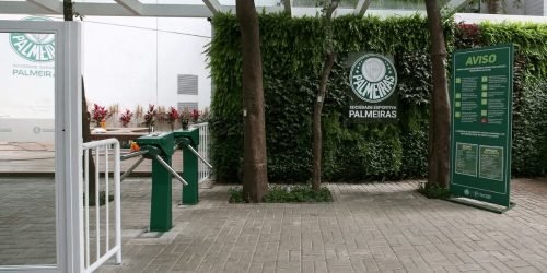 Seus advogados também negaram as denúncias e requereram acesso aos procedimentos
