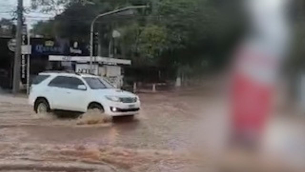 Rua alagada em Campo Grande — Foto: Rua alagada em Campo Grande (Foto: Leitor Mi