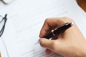 Assinatura de escritura. (Ilustrativa: Reprodução) — Foto: Assinatura de escritu