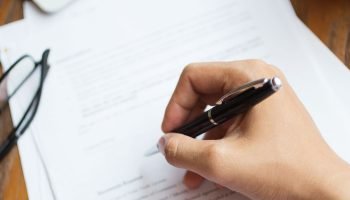 Assinatura de escritura. (Ilustrativa: Reprodução) — Foto: Assinatura de escritu