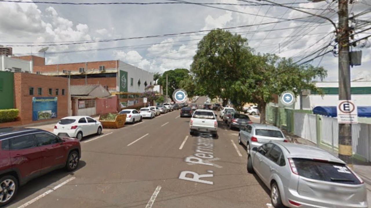 Foto: A agressão ocorreu nas proximidades de uma escola. (Reprodução, Google Str