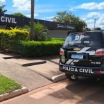 Foto: Autor de feminicídio foi levado para a delegacia de Selvíria. (Foto: Divul