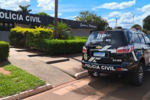 Foto: Autor de feminicídio foi levado para a delegacia de Selvíria. (Foto: Divul
