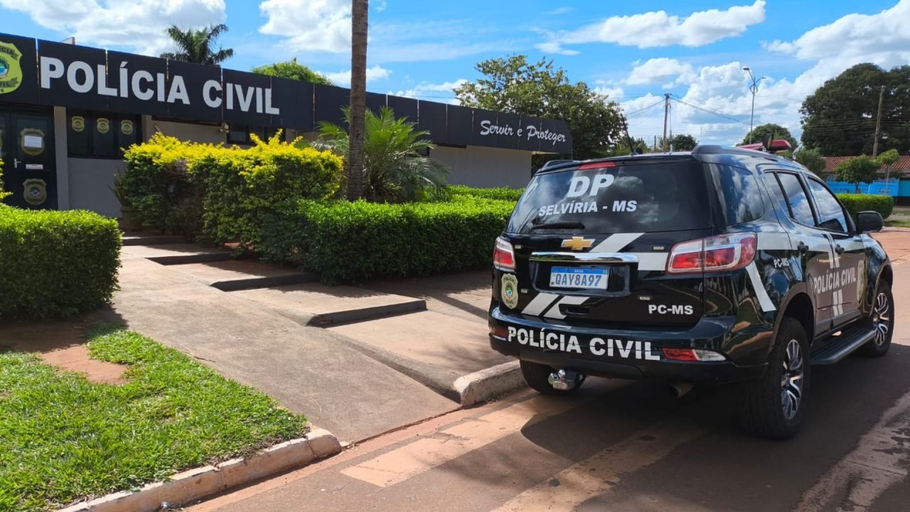 Foto: Autor de feminicídio foi levado para a delegacia de Selvíria. (Foto: Divul