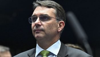 Reunião de Flávio Bolsonaro com PP e União Brasil Termina Sem Apoio Definido