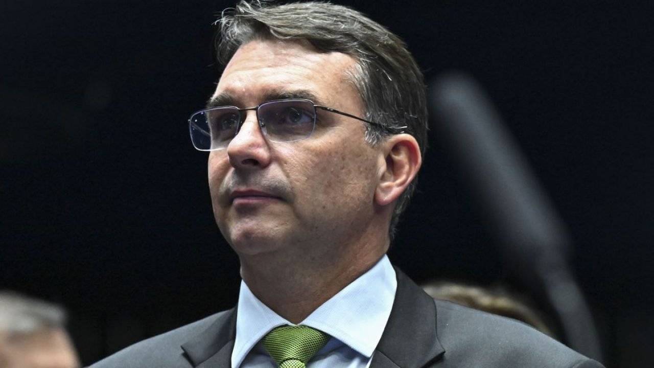Reunião de Flávio Bolsonaro com PP e União Brasil Termina Sem Apoio Definido
