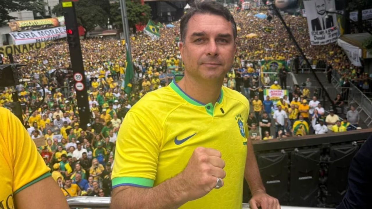 Flavio-Bolsonaro-colete-a-prova-de-balas