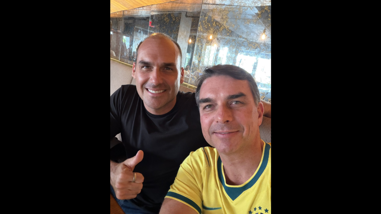 Flavio-e-Eduardo-Bolsonaro-Brasil-Copa