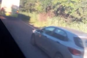 Acidente com trabalhadores aconteceu na manhã desta segunda-feira (23). — Foto: