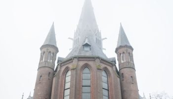 Incêndio consome igreja histórica de Amsterdã durante Ano Novo