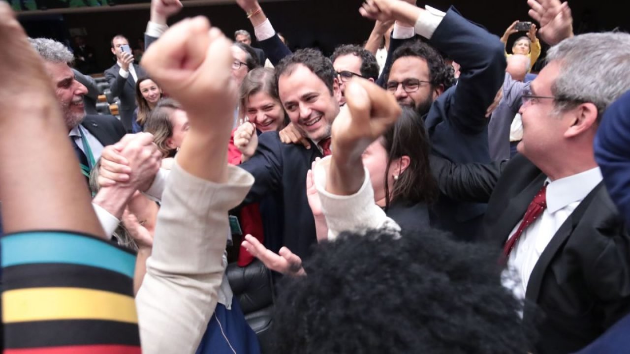 Indefinição de votos e ajuda do Centrão: a reviravolta de Glauber na Câmara