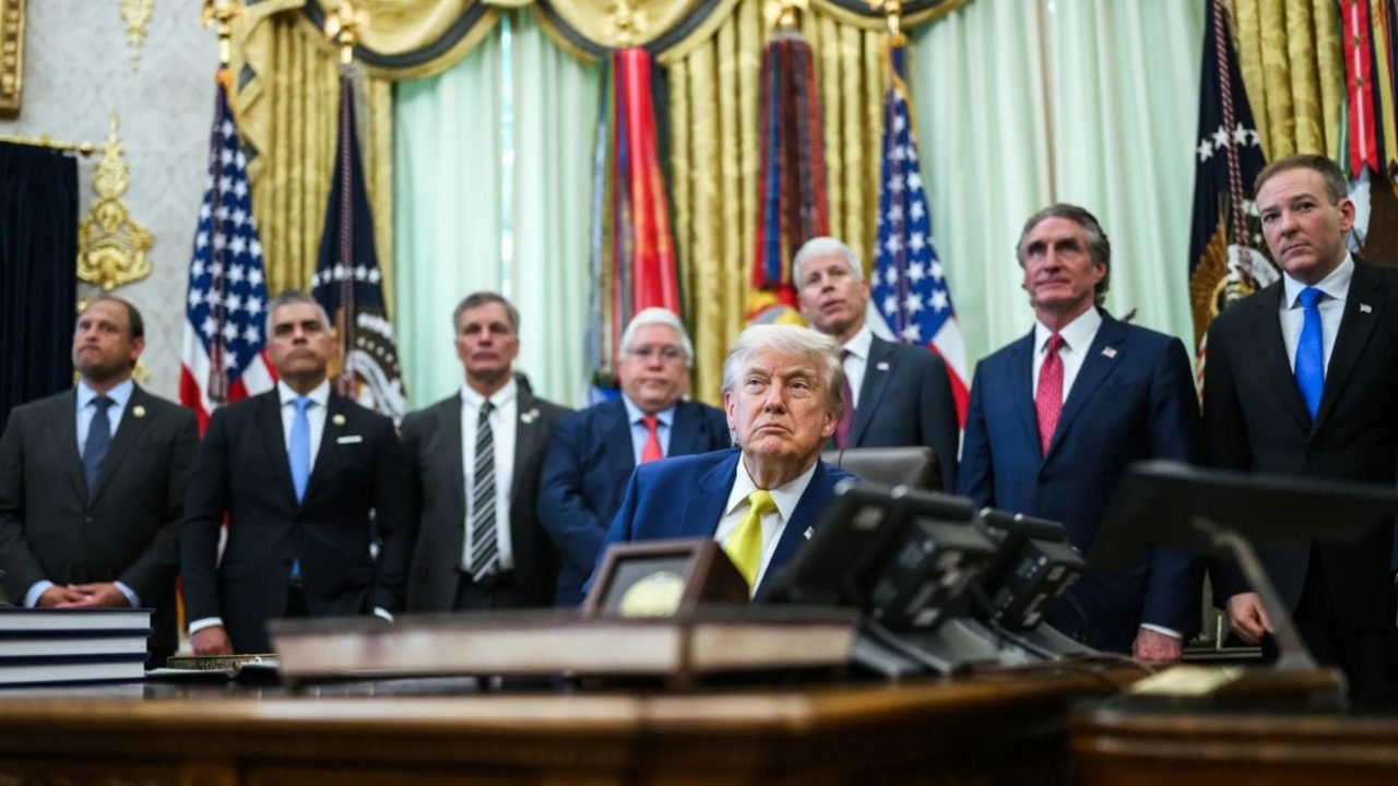 Ira-fecha-Ormuz-ataques-EUA-Trump-Divulgacao-White-House