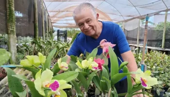 Aposentado transforma hobby em fonte de renda e se reinventa aos 57 anos