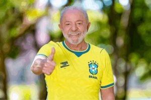 Lula-Selecao-Brasileira-camisa-do-Brasil-Copa-do-Mundo