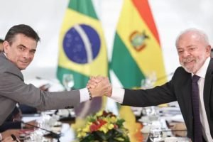 Foto: Presidente boliviano, Rodrigo Paz, firma acordo com o Brasil. (Foto: Marce