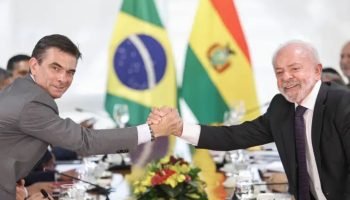 Foto: Presidente boliviano, Rodrigo Paz, firma acordo com o Brasil. (Foto: Marce