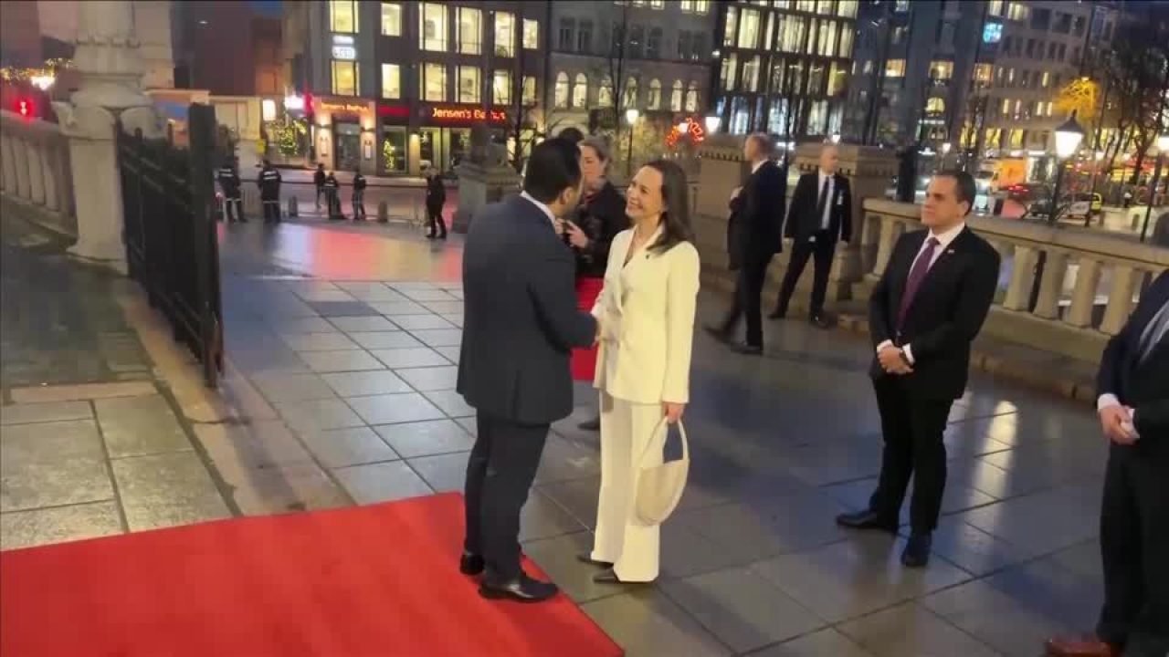 María Corina Machado Promete Levar Nobel da Paz à Venezuela após Aparição em Oslo