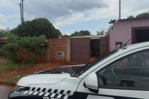 Mulher foi levada para a delegacia. — Foto: Mulher foi levada para a delegacia.