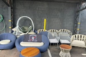 Móveis recuperados por equipe da Garras. — Foto: Móveis recuperados por equipe d